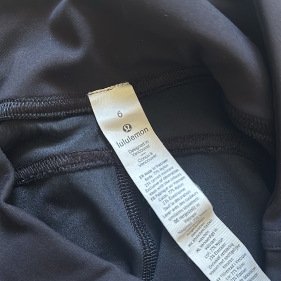 Lululemon size 6 black leggings with knee slits/cut outs - Picture 3 of 3